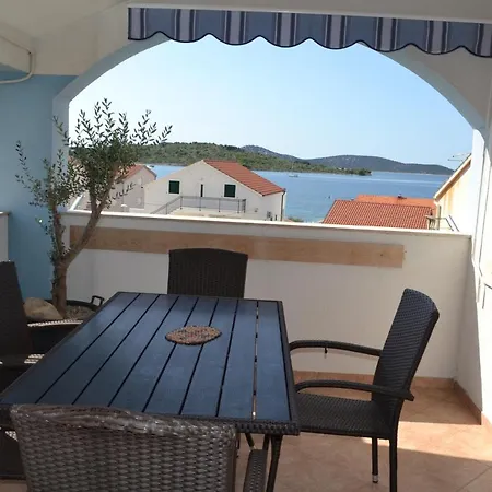 Apartamento Lucija Srima